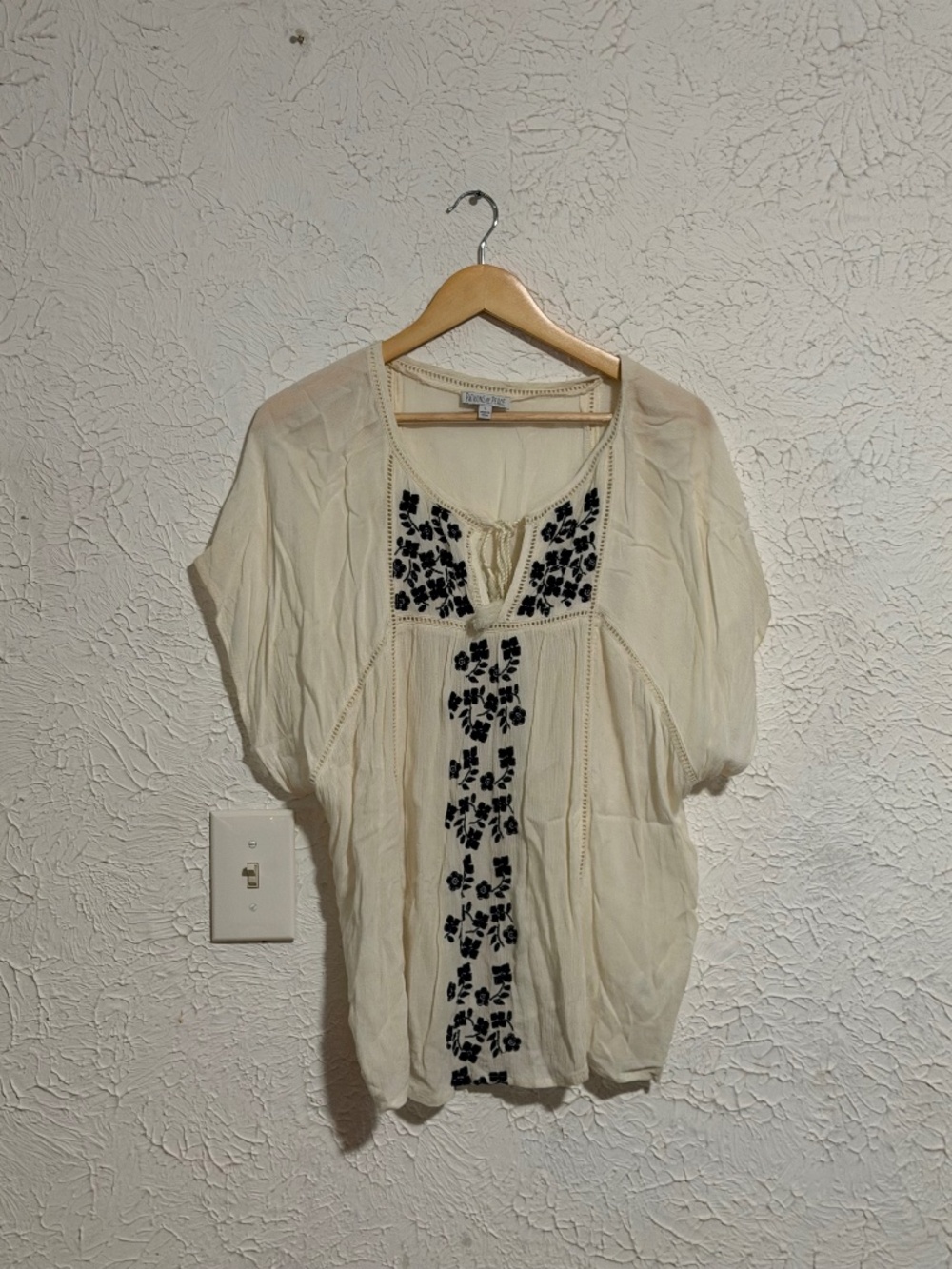 Patrons of Peace White Navy Floral Embroidered Tie Neck Blouse L